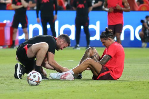 Tân binh đắt nhất lịch sử Liverpool chấn thương tại Thái Lan