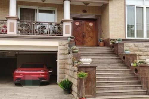 Biệt thự bị đồn có vàng giấu kín dưới đất và mức giá 'trên trời'