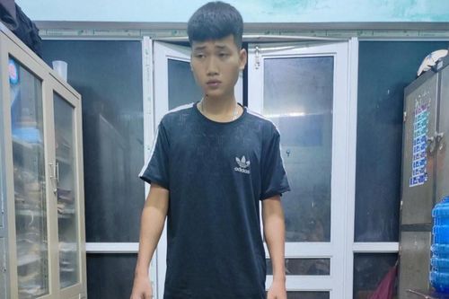 Tuyên Quang: Bị yêu cầu dừng xe, nam thanh niên lao thẳng xe máy khiến một CSGT trọng thương.
