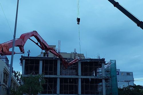 Đà Nẵng: Gãy cần bơm bê tông, 1 công nhân tử vong