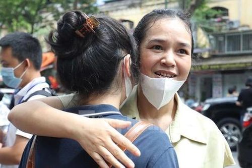Phụ huynh nên ứng xử thế nào với khủng hoảng tâm lý của con sau khi biết kết quả thi?
