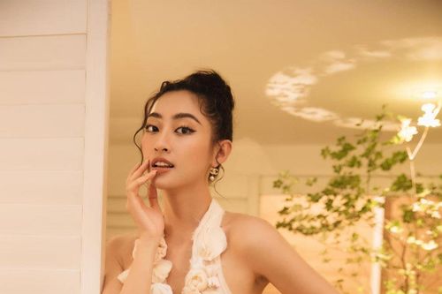 Hoa hậu Lương Thùy Linh khoe lưng trần gợi cảm