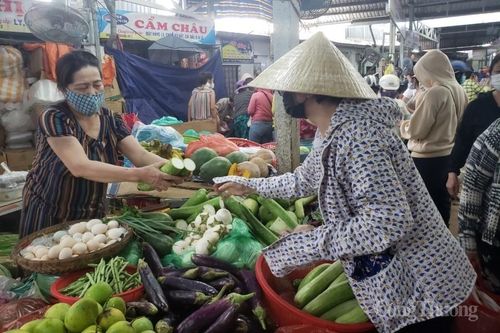 Loạt doanh nghiệp tăng phí trong 'cơn bão' lạm phát
