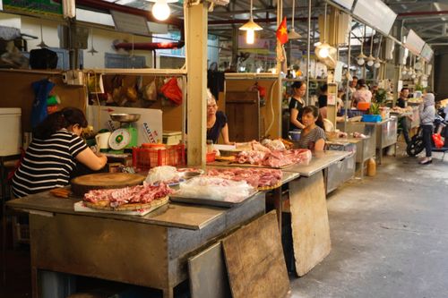 Hà Nội: Tiểu thương kinh doanh 'đau đầu' vì giá thịt lợn liên tục tăng