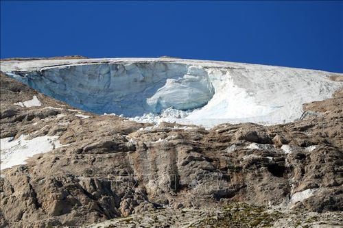Italy xác nhận 11 người thiệt mạng trong vụ lở băng trên dãy Alps