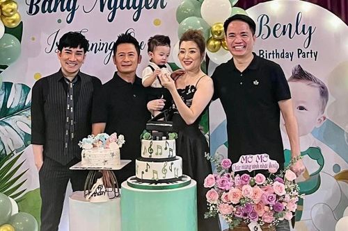 Bằng Kiều tổ chức tiệc thôi nôi cho quý tử, diện mạo con trai thứ 4 cùng bạn gái mới lần đầu lộ diện