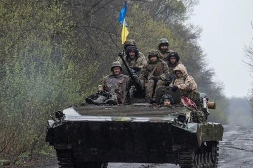 Tổng thống Ukraine lệnh tập hợp một triệu lính để giành lại miền Nam