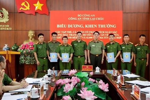 Bắt 5 đối tượng, thu 25 bánh heroin và 42.000 viên ma túy tổng hợp