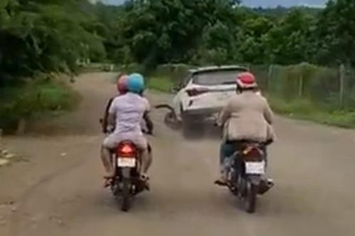 Người dân truy đuổi nữ tài xế say xỉn lái xe gây tai nạn rồi bỏ chạy