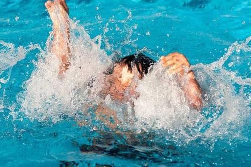 Hải Dương: Sang nhà ông bà ngoại chơi, cháu bé 6 tuổi bị đuối nước thương tâm dưới ao