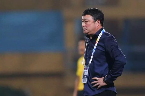 HLV Trương Việt Hoàng chia tay Viettel FC