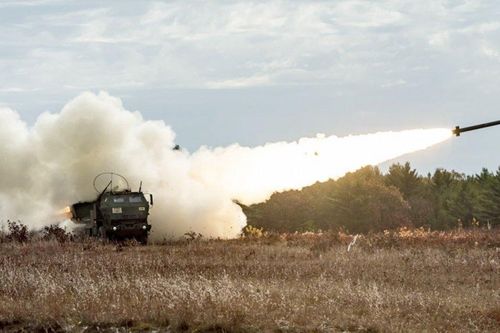 Vì sao pháo M142 HIMARS có thể liên tục đốt cháy các kho quân sự của Nga