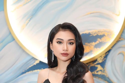 Người đẹp hoa hậu có vòng eo 56 cm