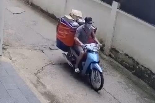 Nam shipper bị trộm xe máy khi đang giao hàng