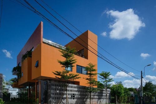 Báo ngoại tấm tắc khen ngôi nhà 'tuy hai mà một' giữa Sài Gòn