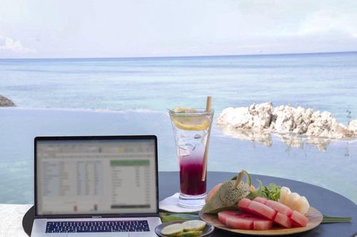 'Workcation' xu hướng mới của giới trẻ chán 'cắm rễ' văn phòng