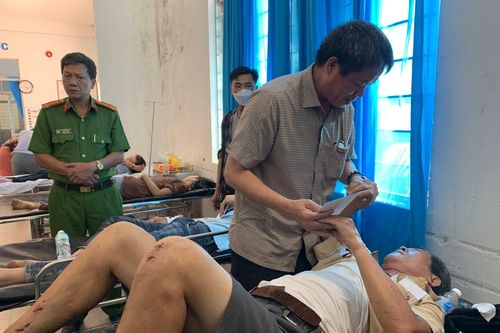 Khánh Hòa: Xe tải đâm xe khách, 11 người thương vong