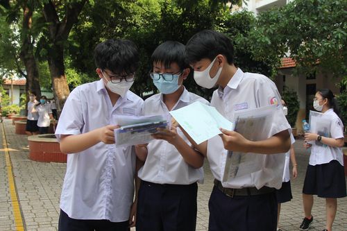 Học sinh nhanh chóng 'giữ chỗ' khi trúng tuyển lớp 10 công lập