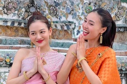 Thùy Anh và Ninh Dương Lan Ngọc thu hút sự chú ý khi diện Thai Chakkri