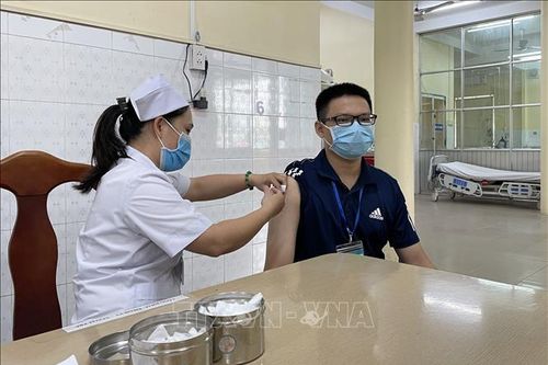 Tăng cường tiêm vaccine phòng COVID-19 cho người lao động