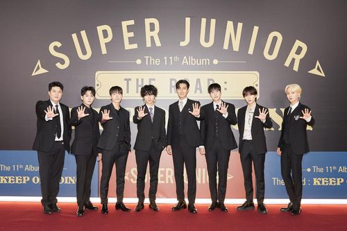 Super Junior điển trai tại họp báo ra mắt album mới, Hee Chul vắng mặt