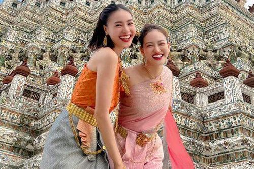 Lan Ngọc diện đồ truyền thống Thái Lan trong chuyến du lịch