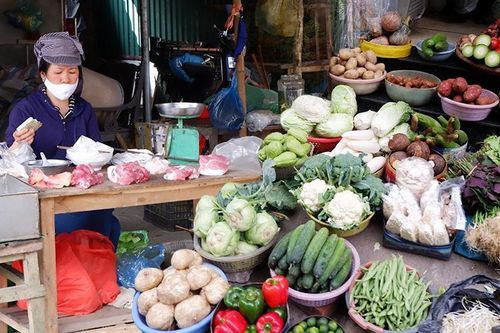 Rau xanh và thịt lợn cùng tăng giá