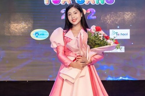 'Hoa hậu nhí' Gia Hân tự tin làm giám khảo