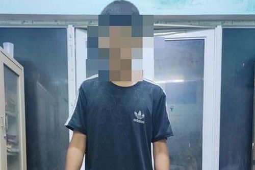 Nam thanh niên điều khiển xe máy tông 2 cảnh sát giao thông