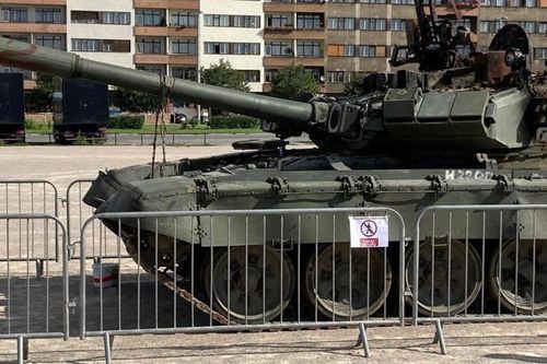 Vì sao xe tăng T-90A Nga bất ngờ xuất hiện tại thủ đô của Czech?