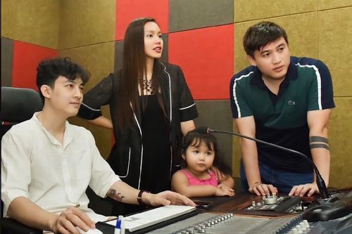 Ngọc Anh thu âm ca khúc được ông xã viết tặng riêng cho mình