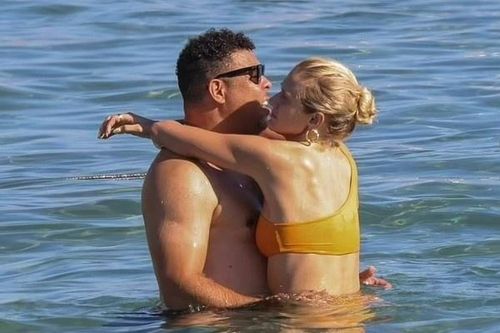 Người mẫu tóc vàng ở bên Ronaldo 7 năm
