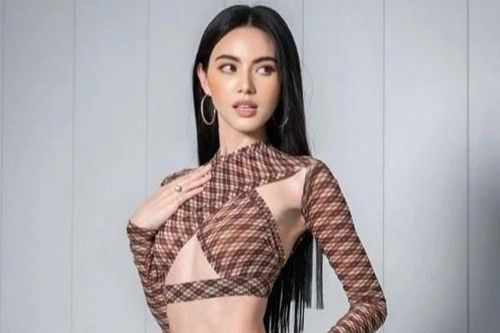 Vòng eo 55 cm của Mai Davika
