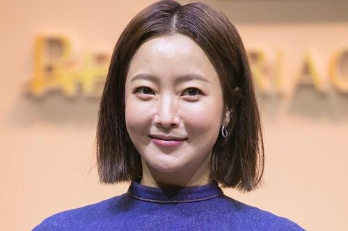 Ngoại hình Kim Hee Sun ở tuổi 45