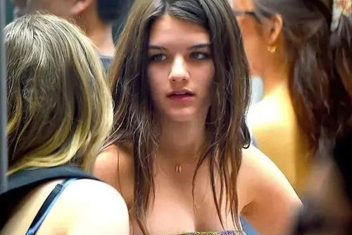 Suri Cruise thay đổi phong cách