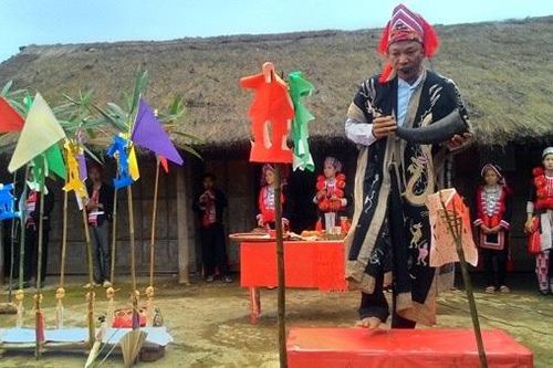 Ruộng bậc thang và nghi lễ cầu mùa của người Dao đỏ