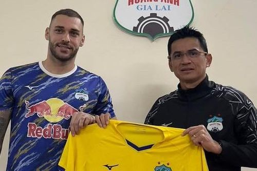 HAGL chiêu mộ tiền đạo Brazil cao 1m86 đá V-League