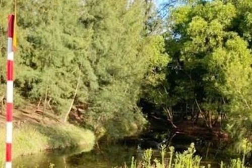Hai chị em trượt chân rơi xuống hồ đuối nước