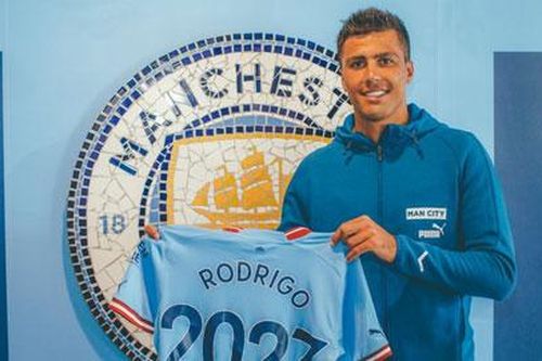Man City 'trói chân' thành công Rodri tới năm 2027