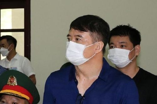 Xử đại án buôn lậu xăng giả: Nhận 19 tỷ 'bôi trơn', cựu Đại tá quân đội kêu oan, cho là bị ép cung