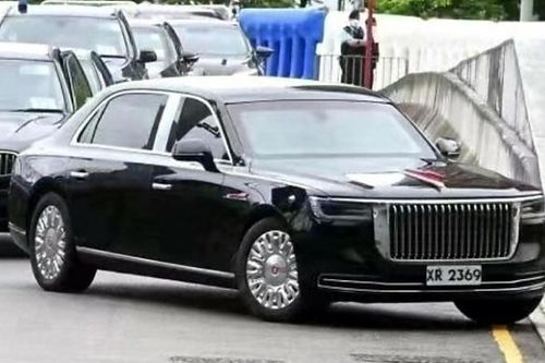 Xe limo bọc thép mới của ông Tập Cận Bình xuất hiện tại Hong Kong