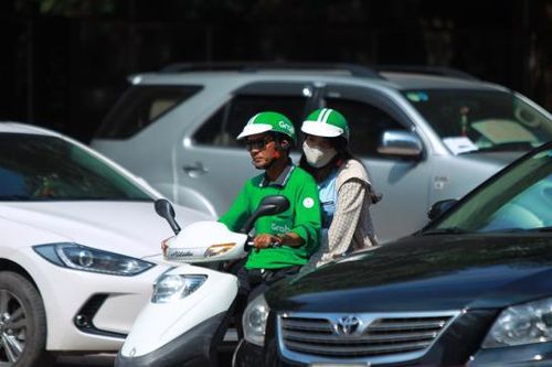 Cần minh bạch việc thu phụ phí nắng nóng của Grab