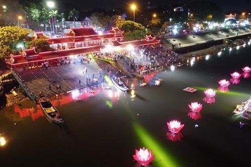 Quảng Trị: Đêm hoa đăng rực sáng đôi bờ Thạch Hãn