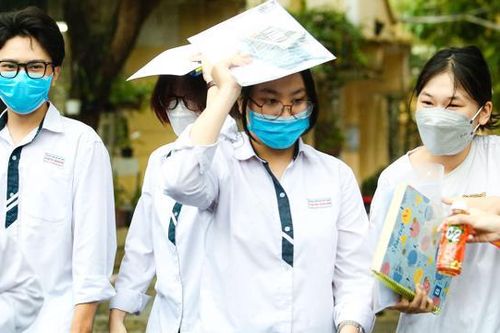 Không lộ đề Văn nhưng có thí sinh chụp đề Toán đăng lên mạng