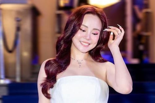 Sau thị phi từ thiện, Vy Oanh đụng độ 'Hoa hậu đẹp nhất châu Á' và MC chân dài 1,1m