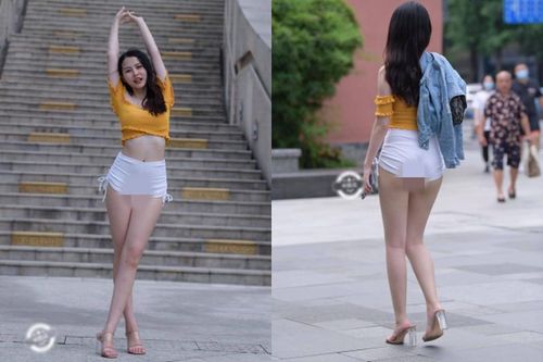 Diện chiếc quần rút dây ra đường, gái xinh lộ 'điểm vàng' vô duyên