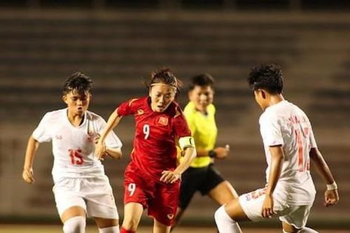 HLV Mai Đức Chung: 'Philippines tiến bộ nhiều, có lợi thế sân nhà'