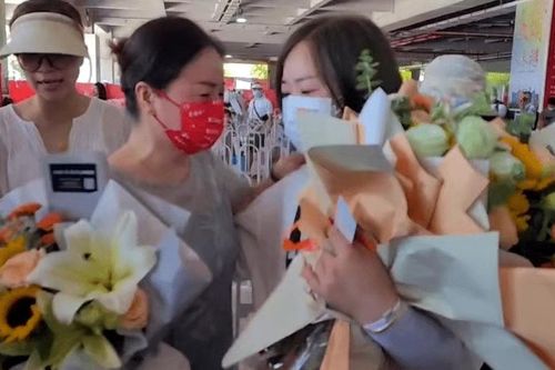 Cô gái về nhà sau 29 năm bị bắt cóc nhưng phản ứng của mẹ rất đau lòng