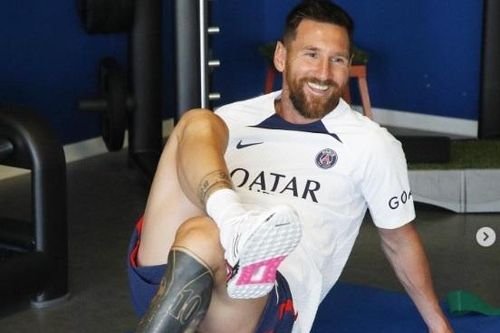 PSG từ chối Ronaldo, đề nghị hợp đồng mới với Messi