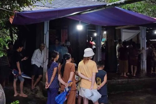 Đi lấy mật ong trên vách đá, người đàn ông tử vong